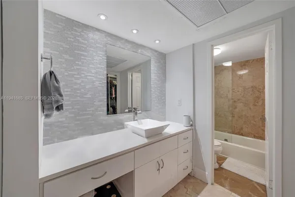 $669,000 | 5701 Collins Avenue, Unit 1415, Miami Beach, FL 33140