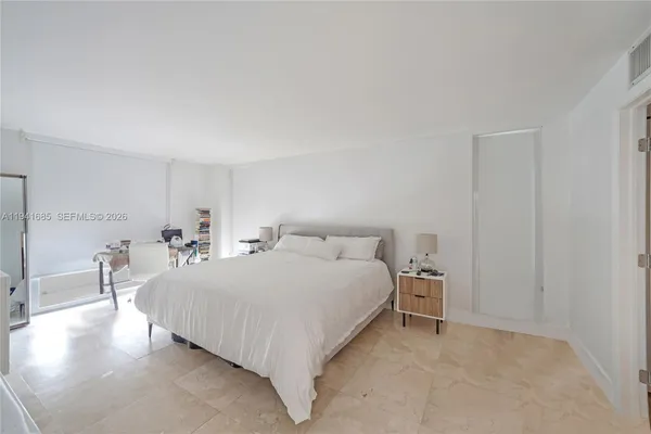 $669,000 | 5701 Collins Avenue, Unit 1415, Miami Beach, FL 33140