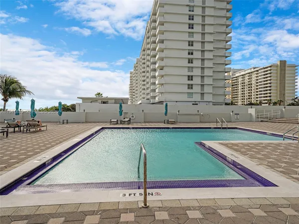 $669,000 | 5701 Collins Avenue, Unit 1415, Miami Beach, FL 33140