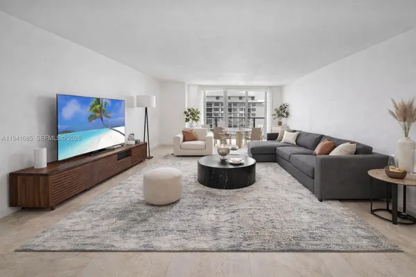 $669,000 | 5701 Collins Avenue, Unit 1415, Miami Beach, FL 33140