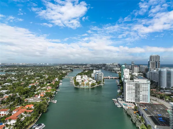 $669,000 | 5701 Collins Avenue, Unit 1415, Miami Beach, FL 33140