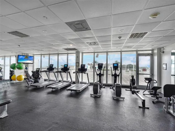 $669,000 | 5701 Collins Avenue, Unit 1415, Miami Beach, FL 33140