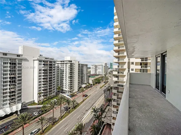 $669,000 | 5701 Collins Avenue, Unit 1415, Miami Beach, FL 33140