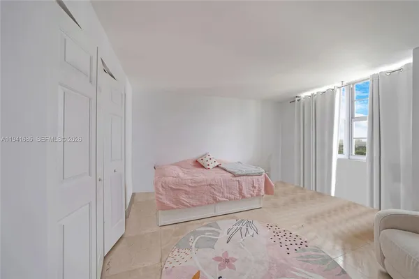 $669,000 | 5701 Collins Avenue, Unit 1415, Miami Beach, FL 33140