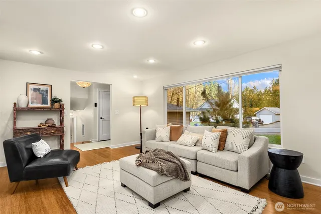 $985,000 | 3410 Northeast 202nd Street, Lake Forest Park, WA 98155