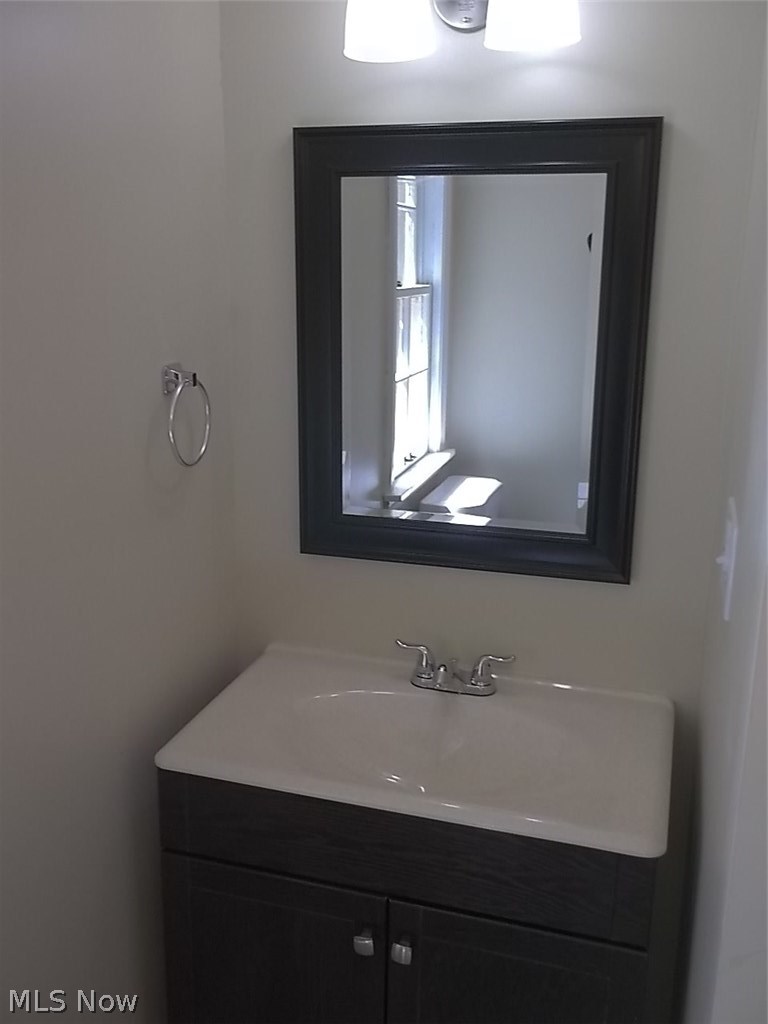 3751 Bainbridge Road Cleveland Heights, OH 44118 - Photo 8 of 32