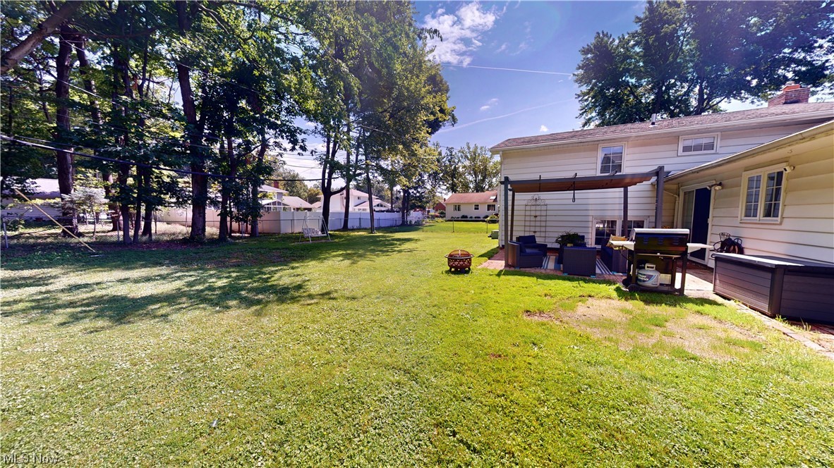 1071 Roland Road Lyndhurst, OH 44124 - Photo 24 of 30 View of yard