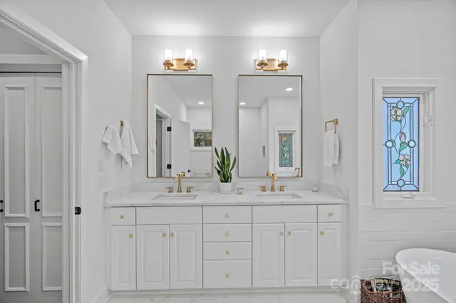 $898,999 | 176 Yadkin Falls, New London, NC 28127