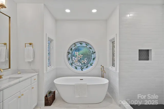 $898,999 | 176 Yadkin Falls, New London, NC 28127