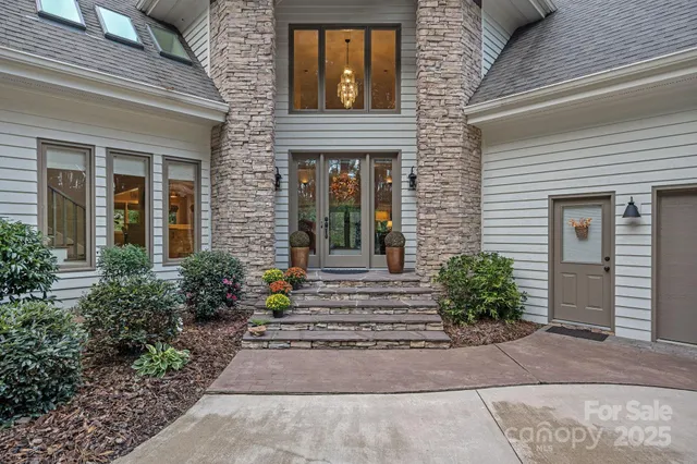 $898,999 | 176 Yadkin Falls, New London, NC 28127