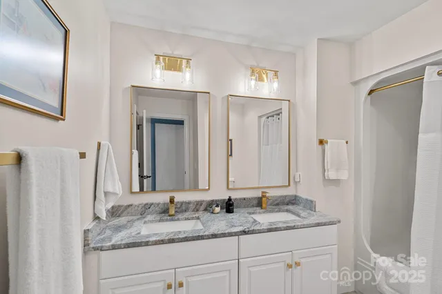 $898,999 | 176 Yadkin Falls, New London, NC 28127