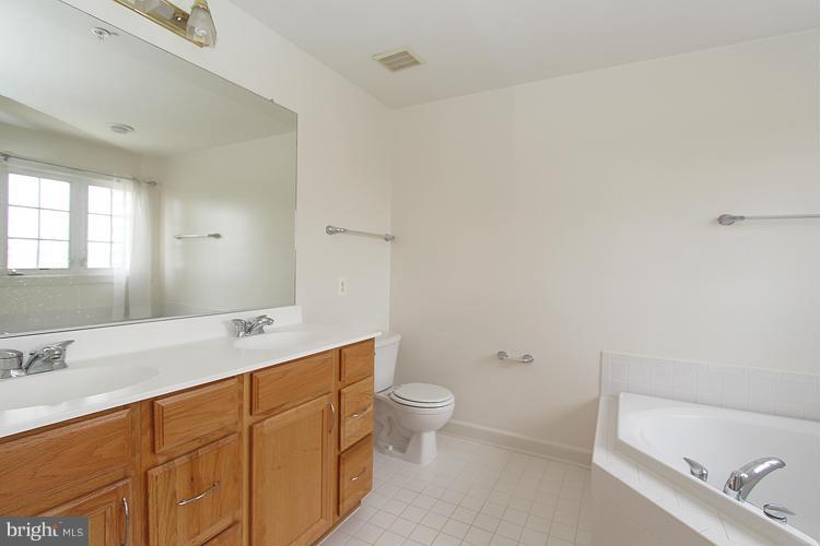 23601 Public House Road Clarksburg, MD 20871 - Photo 18 of 30 Bath (Master)