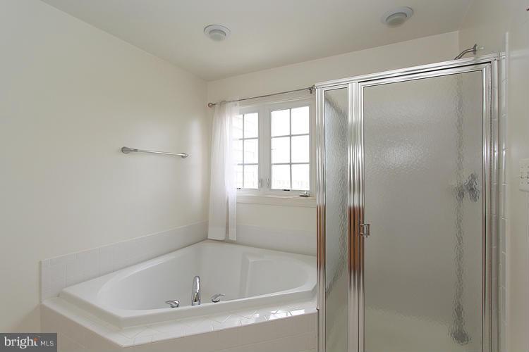 23601 Public House Road Clarksburg, MD 20871 - Photo 19 of 30 Bath (Master)