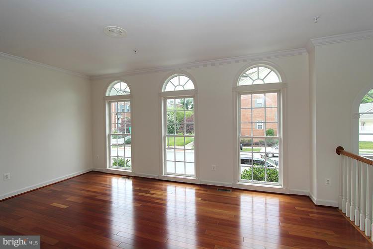 23601 Public House Road Clarksburg, MD 20871 - Photo 4 of 30 Living Room