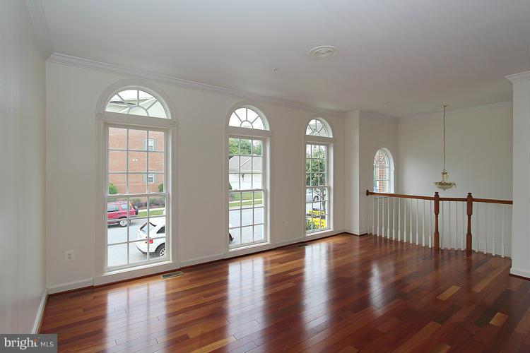 23601 Public House Road Clarksburg, MD 20871 - Photo 5 of 30 Living Room