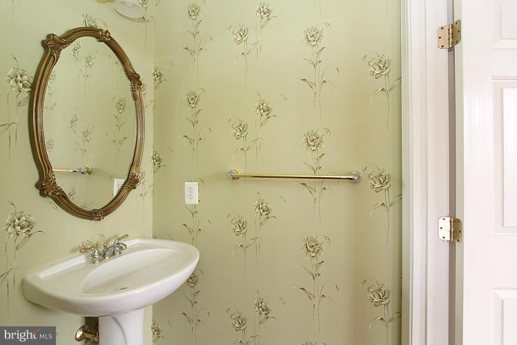 23601 Public House Road Clarksburg, MD 20871 - Photo 9 of 30 half Bath