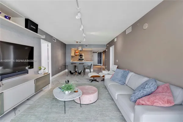 $6,700 | 300 Sunny Isles Boulevard, Unit 42006, Sunny Isles Beach, FL 33160