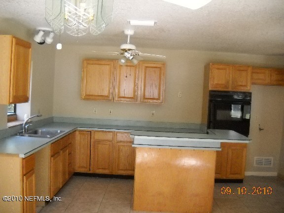 106 Cheffey Road Palatka, FL 32177 - Photo 3 of 16 Kitchen