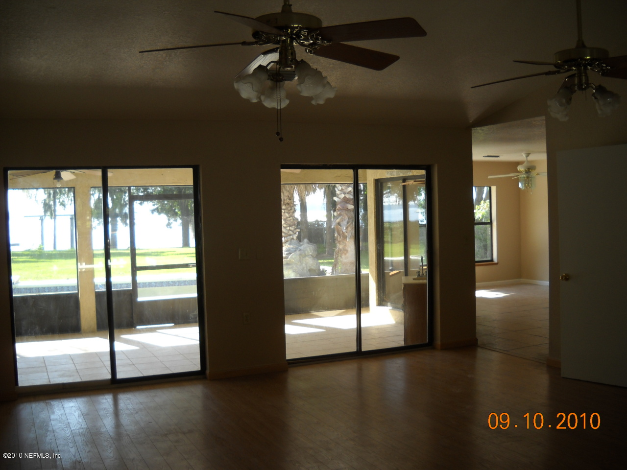 106 Cheffey Road Palatka, FL 32177 - Photo 8 of 16 Living Room looking to screened porch