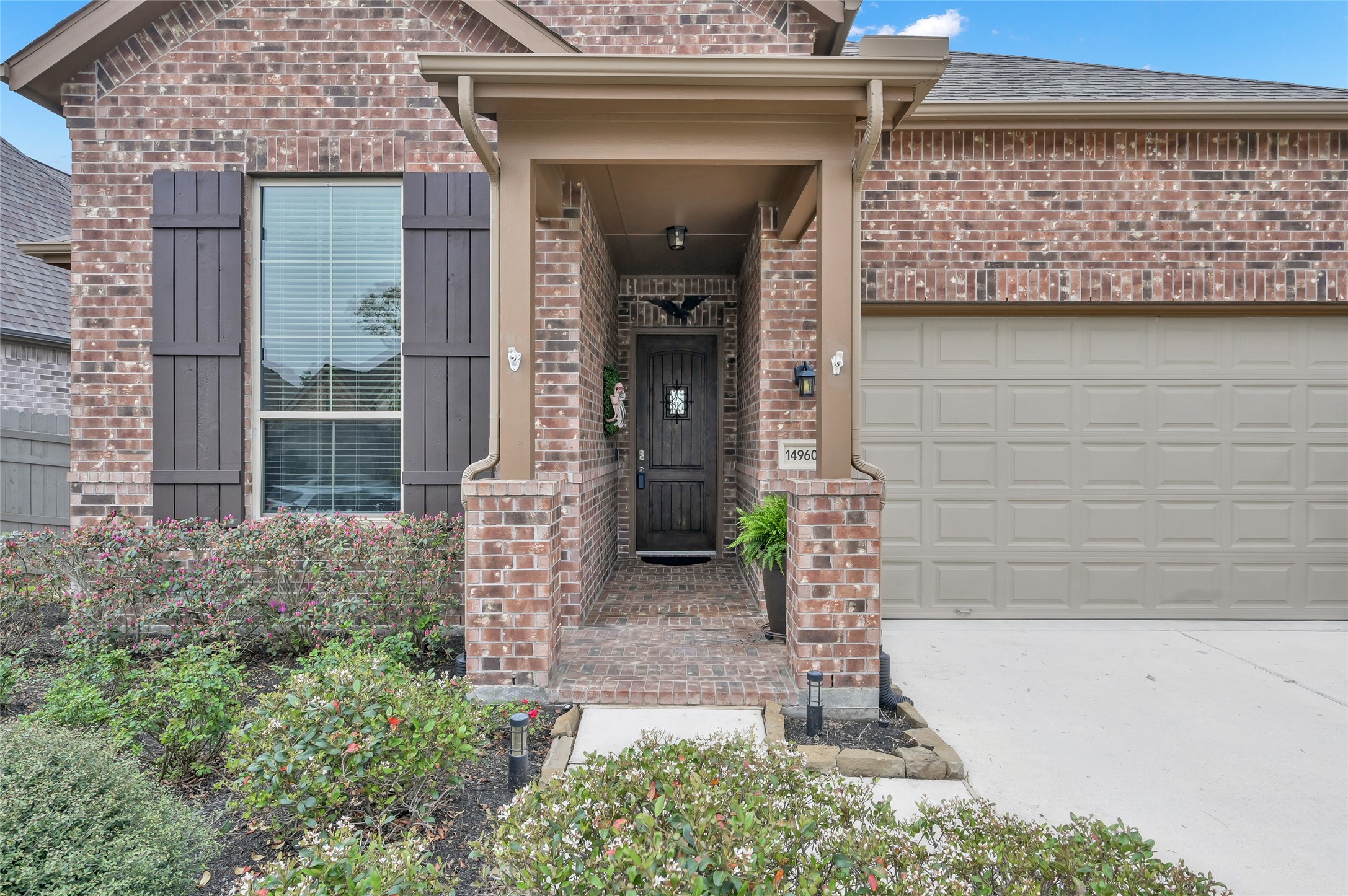 14960 Scarlet Branch Drive Conroe, TX 77302 - Photo 5 of 50 a front view of a house with garden
