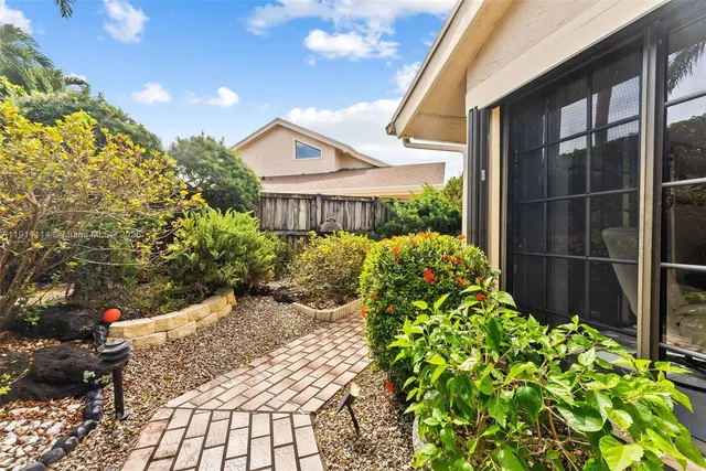 $620,000 | 7665 Sierra Drive West, Boca Raton, FL 33433