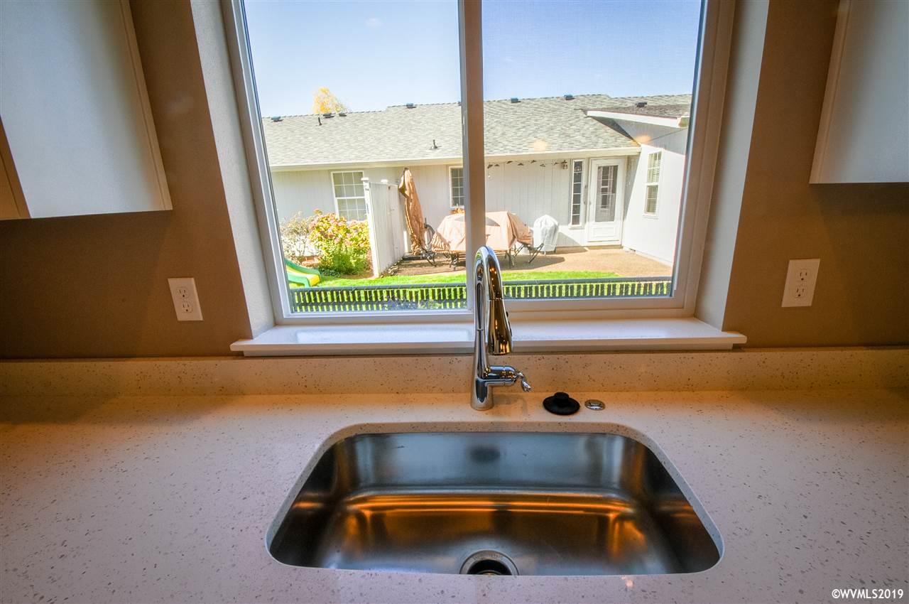 950 Southwest Bryson Street Dallas, OR 97338 - Photo 9 of 28 Gallery Image 9