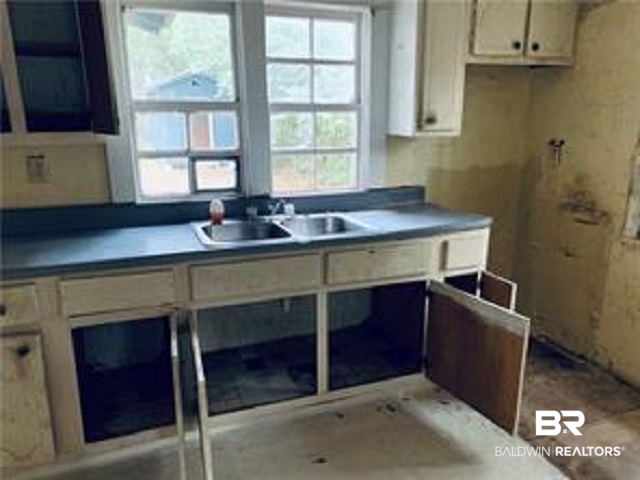 669 Carver Street Mobile, AL 36617 - Photo 2 of 4