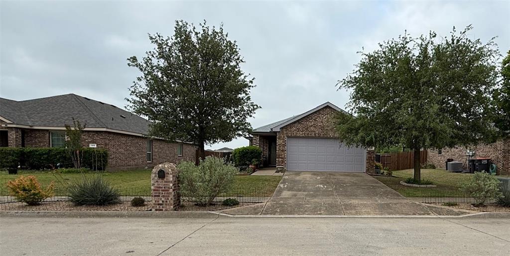 120 Chalk Road Anna, TX 75409 - Photo 3 of 29 front view of a house with a yard