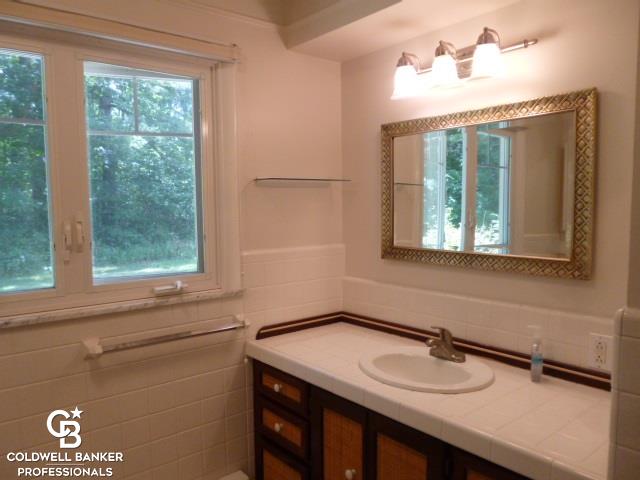 7722 Big Hand Road Columbus, MI 48063 - Photo 24 of 47 more second bathroom