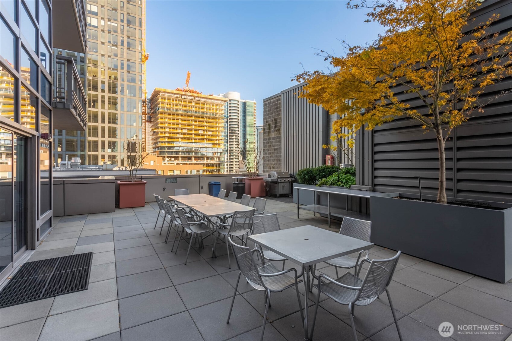 2033 2nd Avenue, Unit 1608 Seattle, WA 98121 - Photo 28 of 33 a backyard of a house with table and chairs