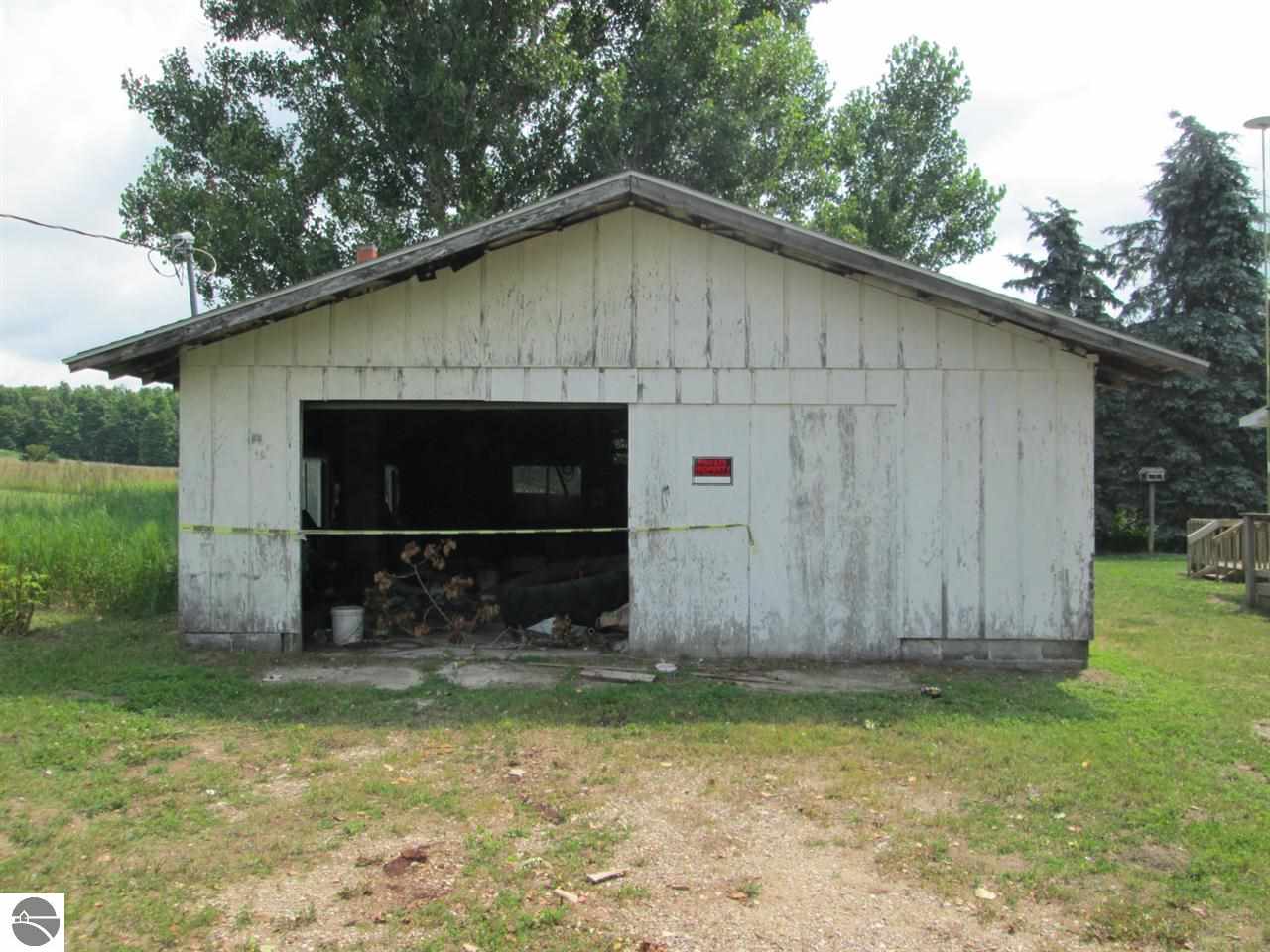 10519 Puffer Road Southwest Fife Lake, MI 49633 - Photo 7 of 35 1789673-6.JPG
