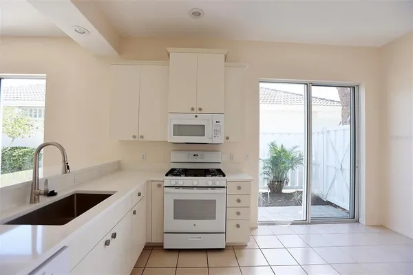 $400,000 | 8515 53rd Place East, Bradenton, FL 34211