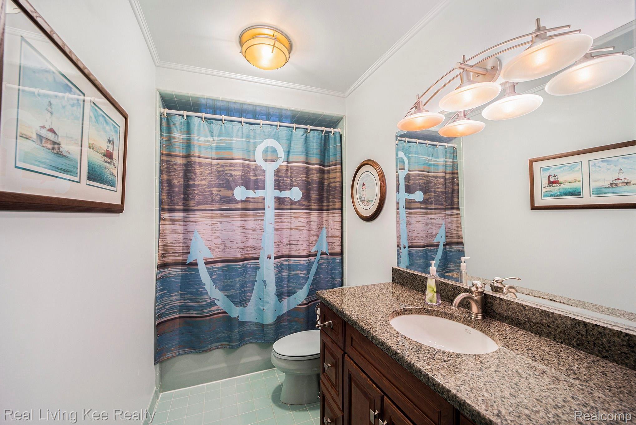 2631 Harrington Road Rochester, MI 48307 - Photo 30 of 38 Second full bath with newer vanity and granite counters