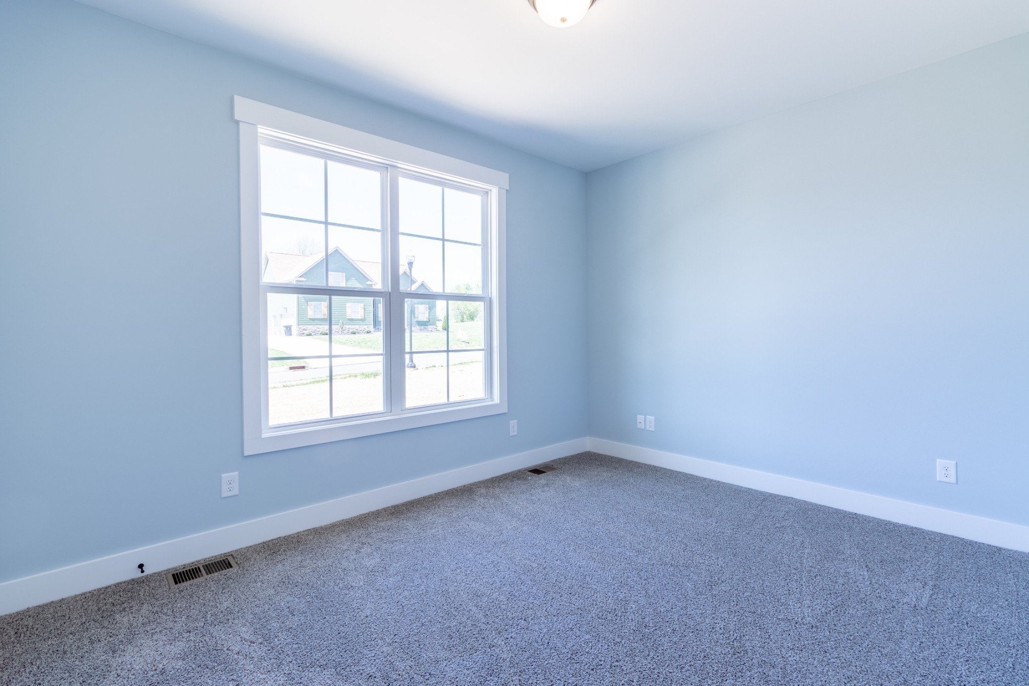2060 Beverly Court Springfield, TN 37172 - Photo 29 of 33 an empty room with a window