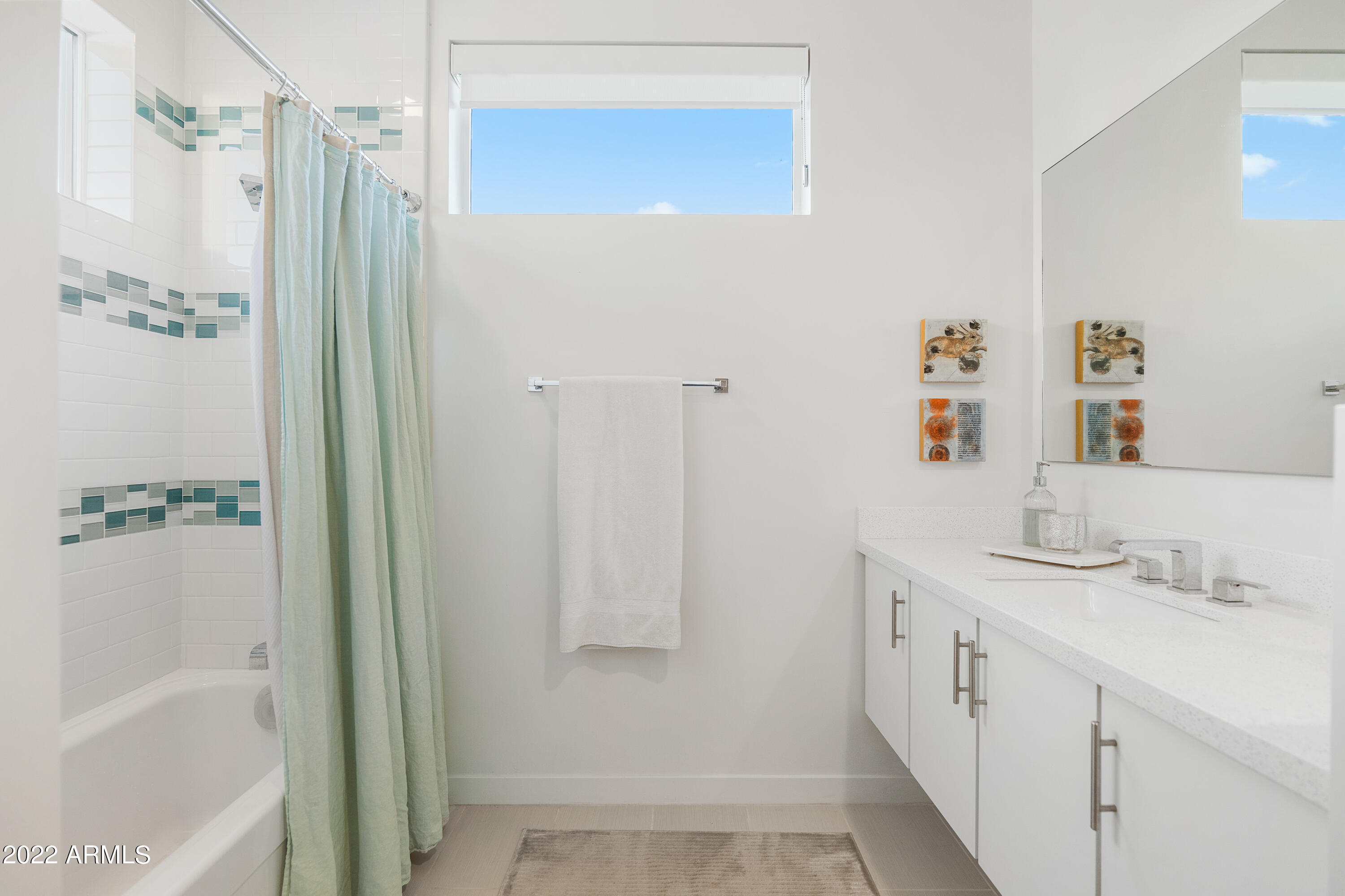 325 East Coronado Road, Unit 9 Phoenix, AZ 85004 - Photo 29 of 43 full bath between bedrooms 2 & 3