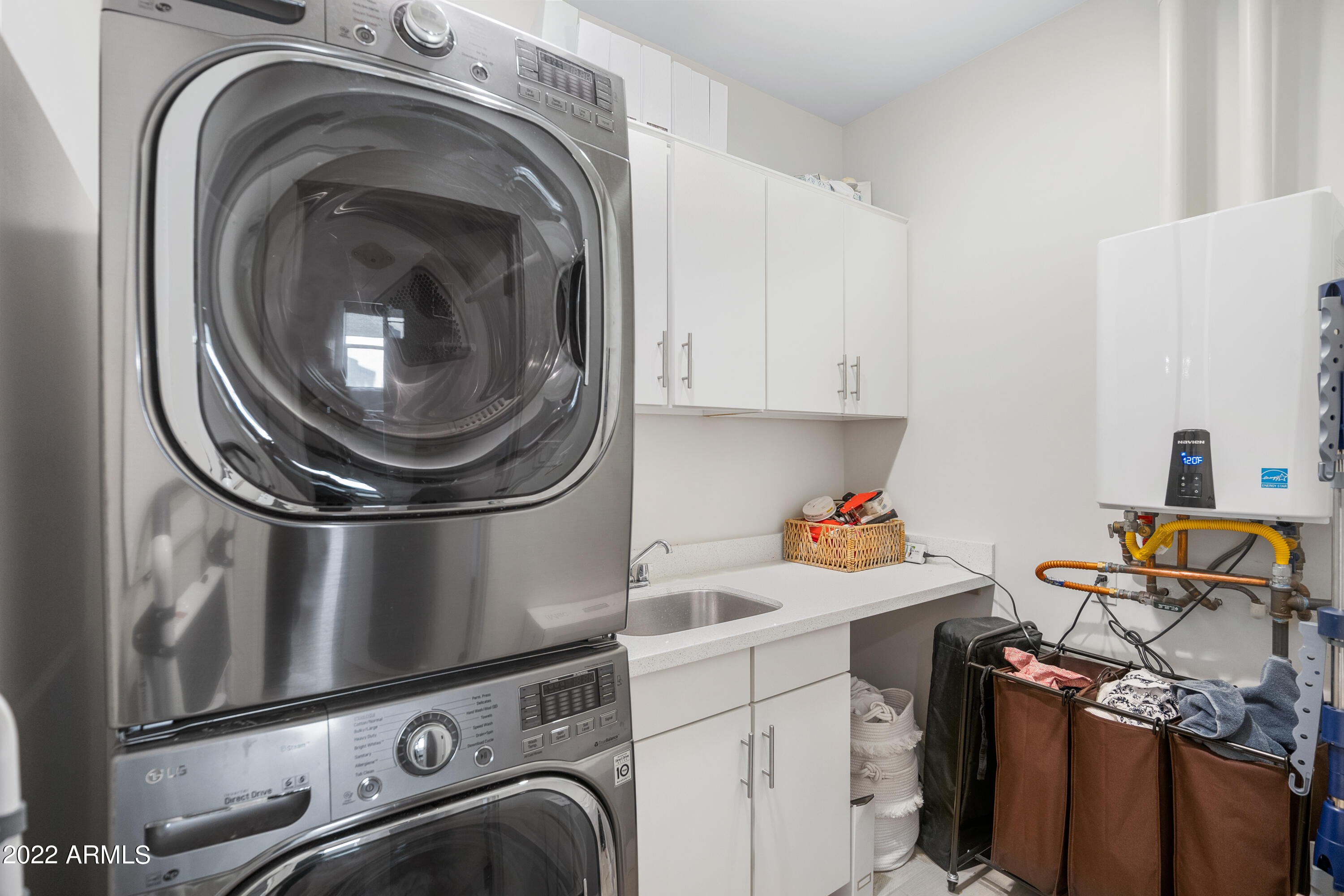 325 East Coronado Road, Unit 9 Phoenix, AZ 85004 - Photo 31 of 43 laundry and utility sink