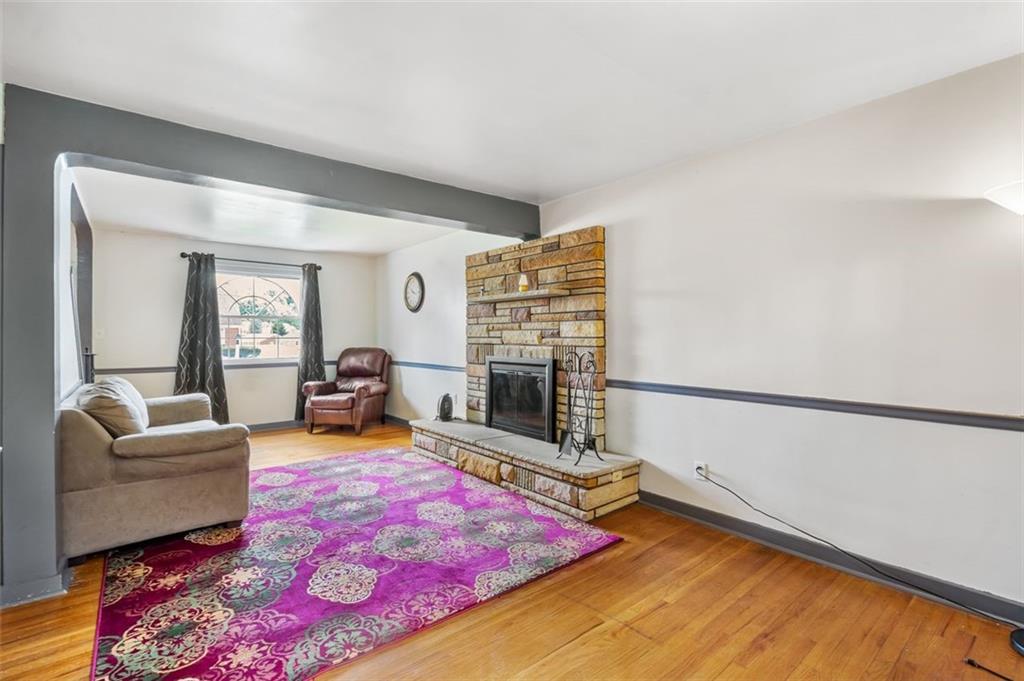 404 Scene Ridge Road McKeesport, PA 15133 - Photo 5 of 25 Lots of Natural Light!