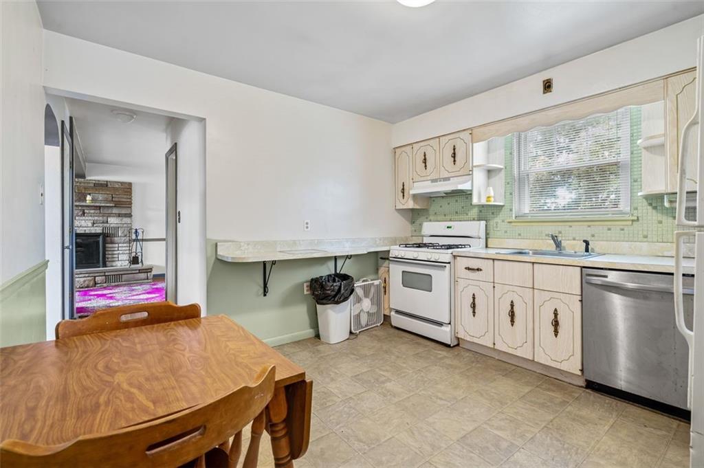 404 Scene Ridge Road McKeesport, PA 15133 - Photo 7 of 25 Gallery Image 7