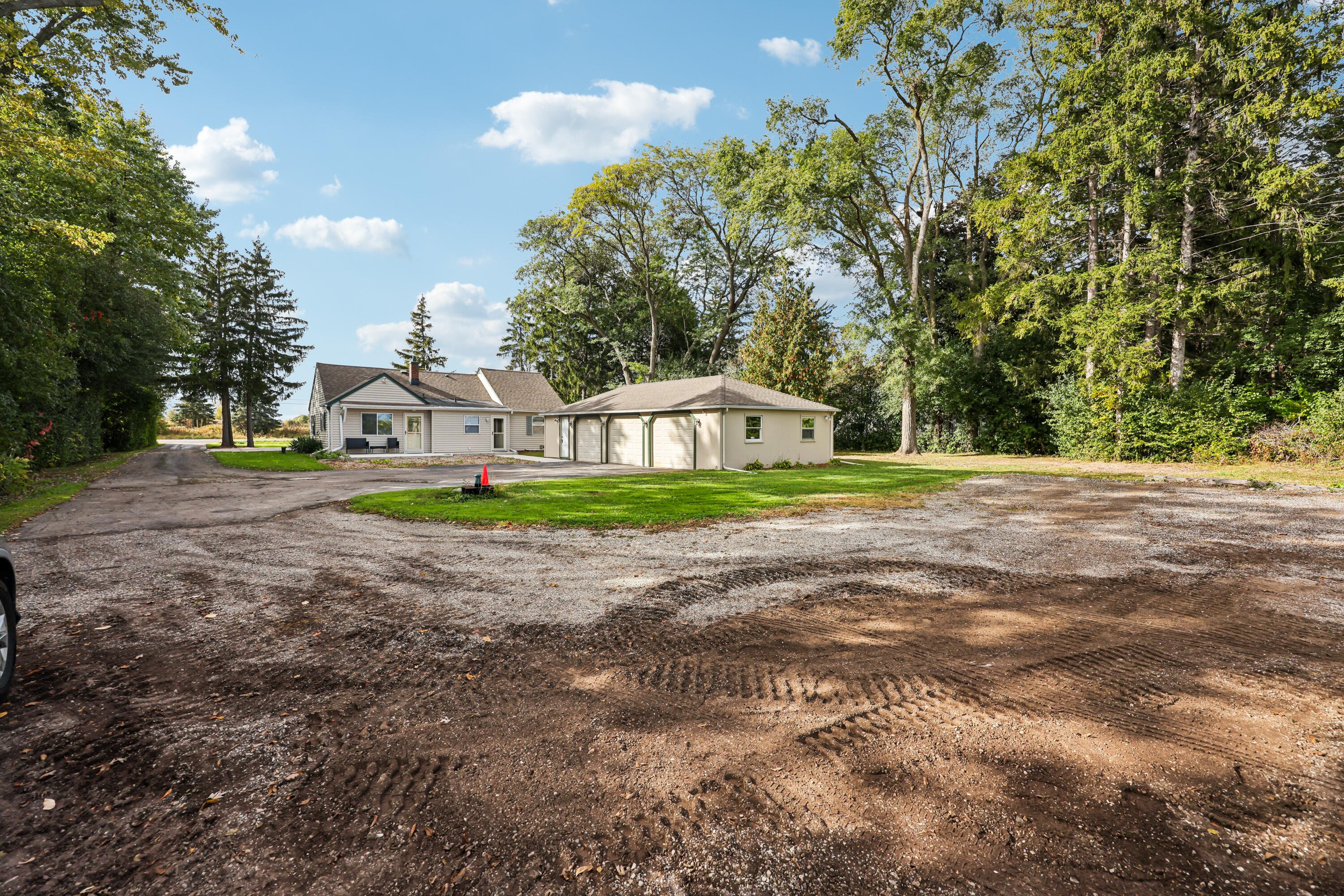 10216 North Baehr Road Mequon, WI 53092 - Photo 25 of 28 Additional Parking/Storage