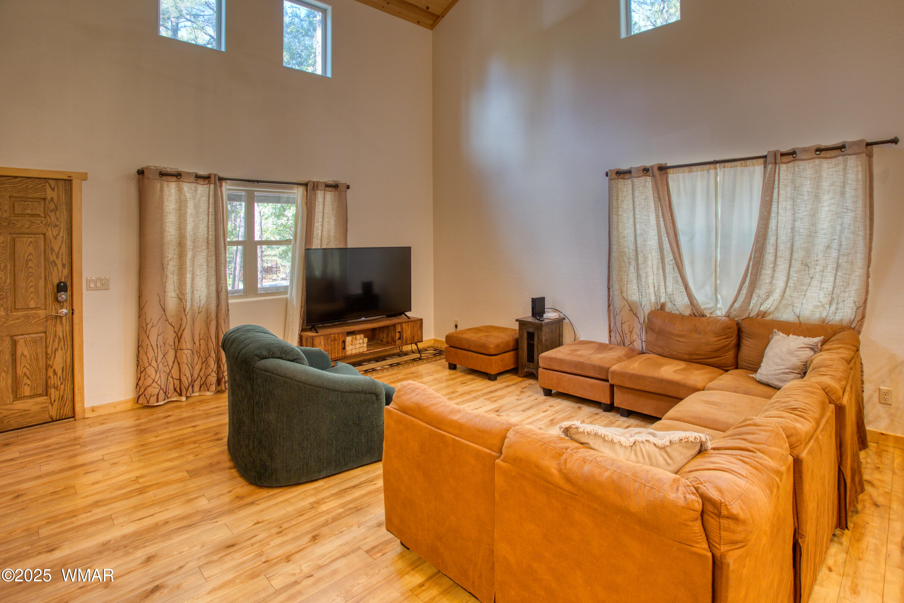 3455 Turkey Track Road Pinetop, AZ 85935 - Photo 3 of 28 Living Room