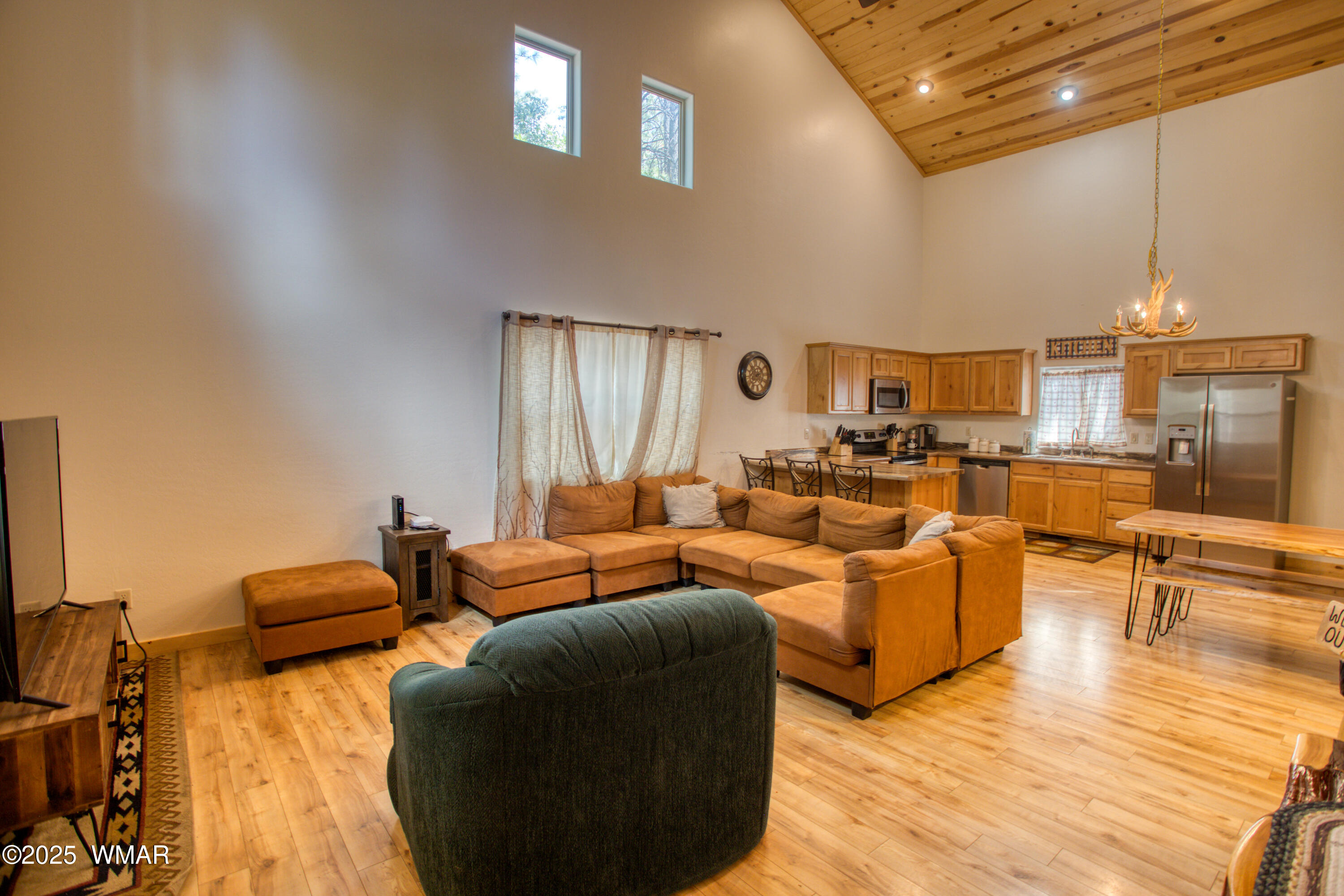 3455 Turkey Track Road Pinetop, AZ 85935 - Photo 6 of 28 Living Room