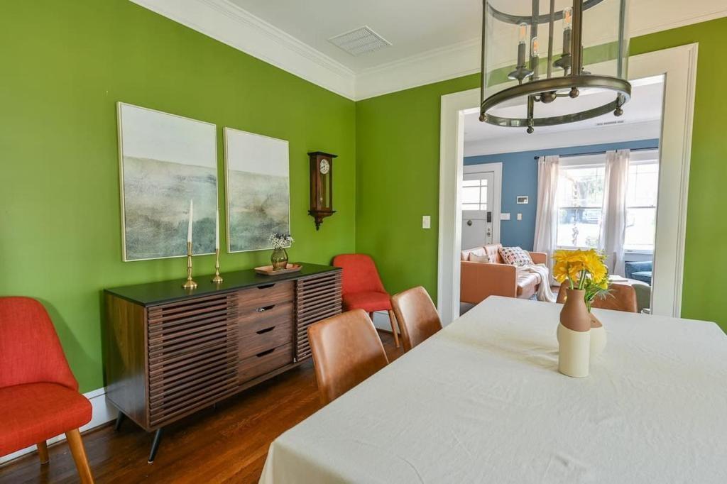 2076 Ridgedale Road Northeast Atlanta, GA 30317 - Photo 10 of 40