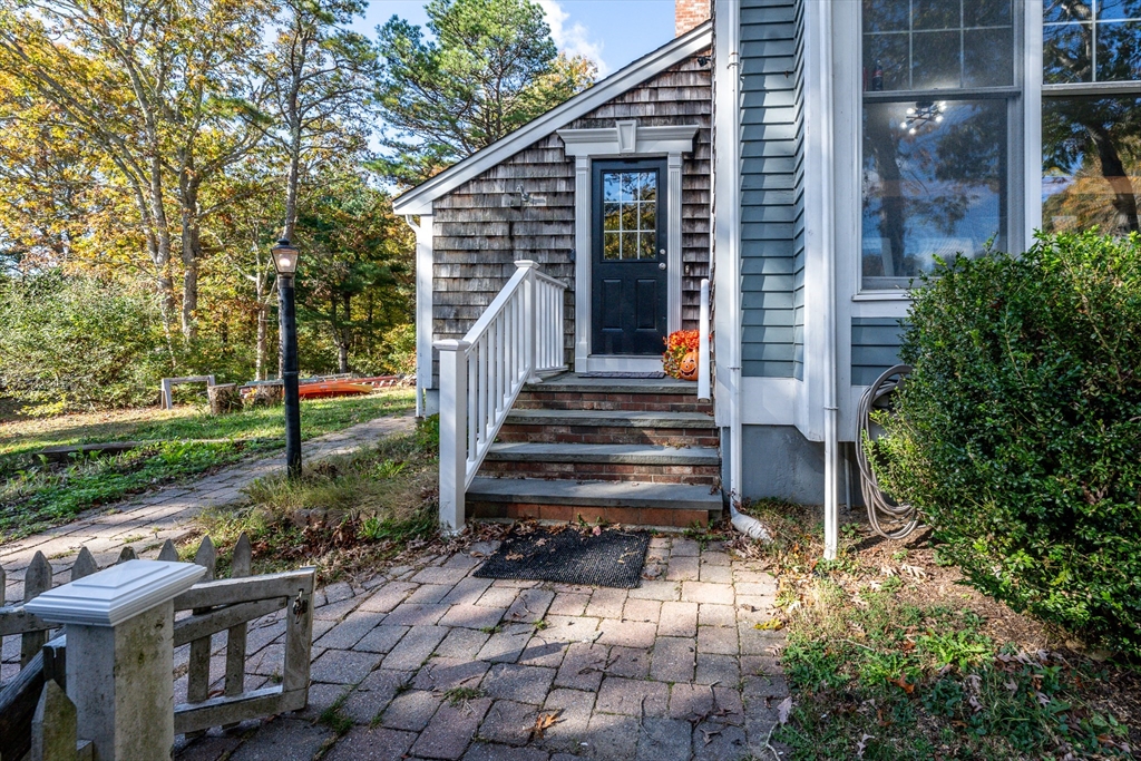 8 West Crossfield Road Sandwich, MA 02644 - Photo 5 of 42 Gallery Image 5