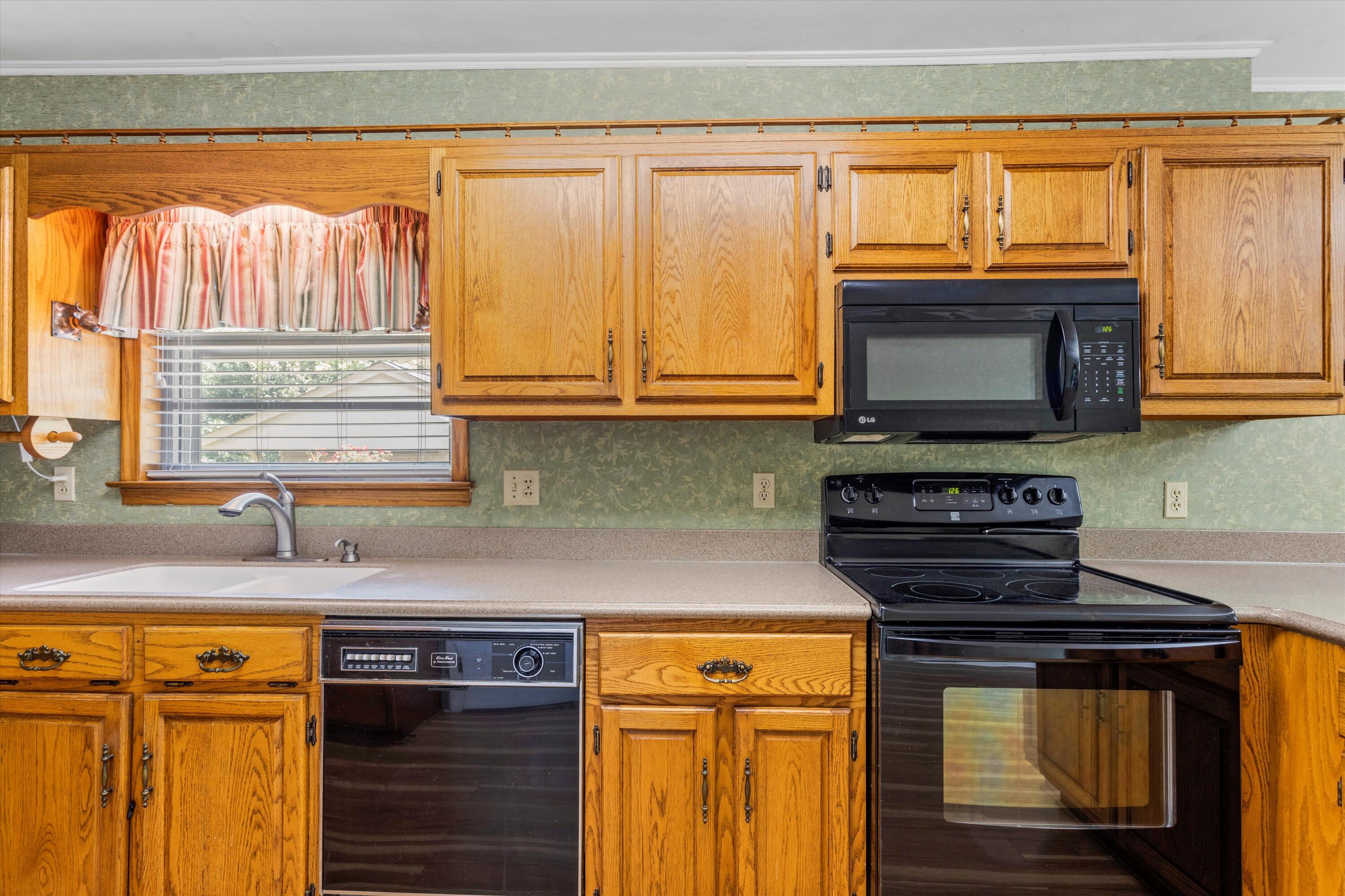 4202 Norcross Road Hixson, TN 37343 - Photo 22 of 40 11-0G9A4176