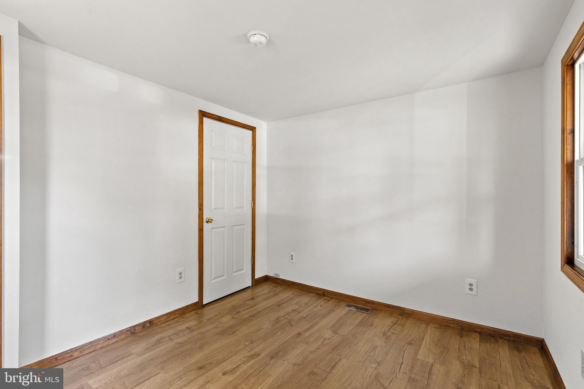 227 Rancocas Avenue Delanco, NJ 08075 - Photo 4 of 37