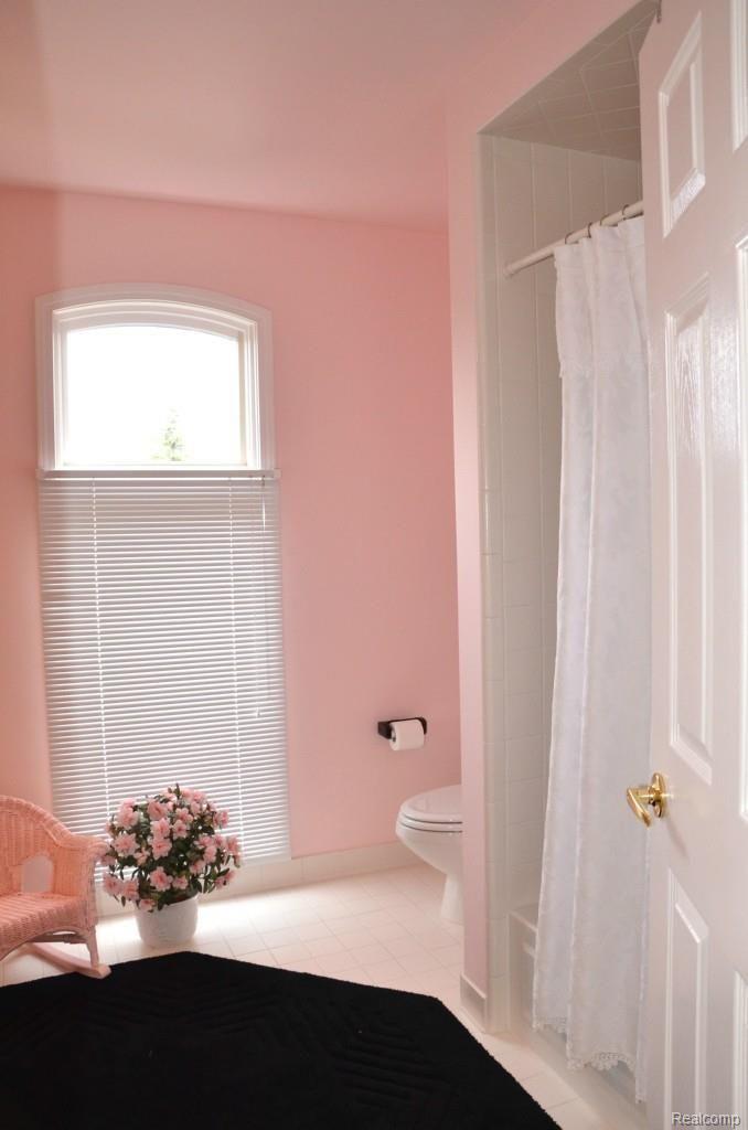 5806 Wellwood Drive Rochester, MI 48306 - Photo 36 of 76 Full Bathroom ~ Nursery or Au Pair En Suite