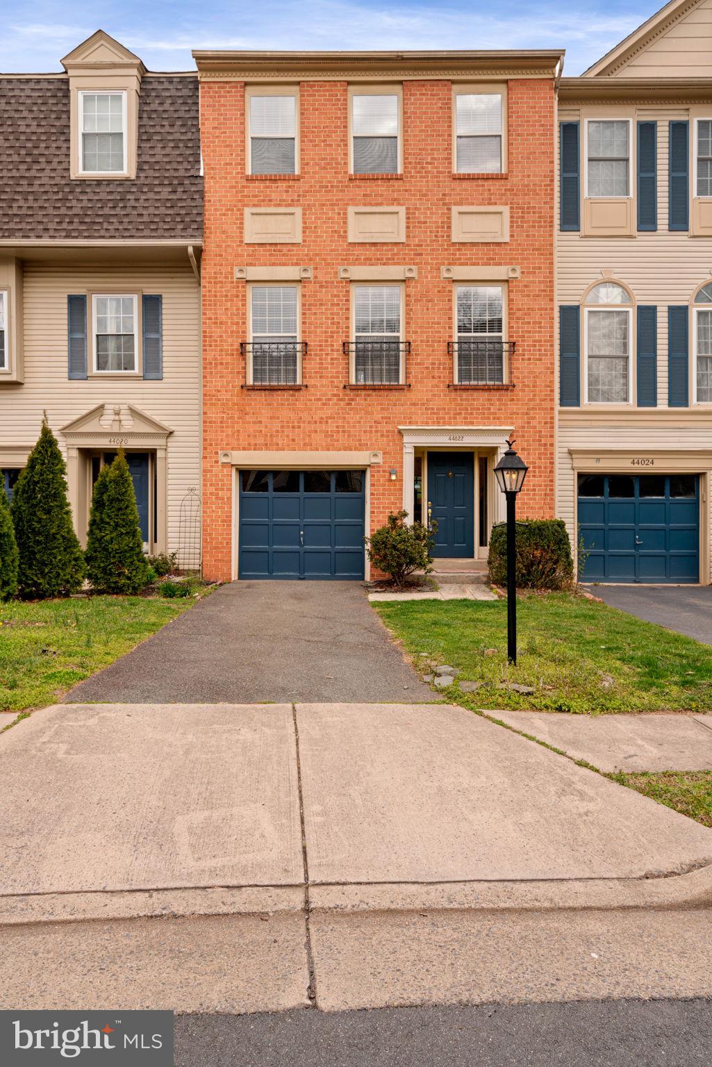 44022 Gala Circle Ashburn, VA 20147 - Photo 2 of 28