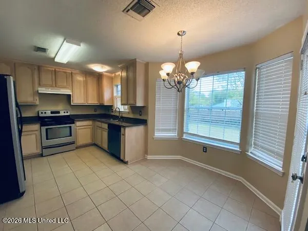 $1,600 | 12048 5 Oaks Circle, Gulfport, MS 39503