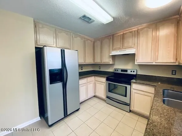 $1,600 | 12048 5 Oaks Circle, Gulfport, MS 39503