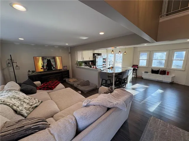 $360,000 | 9111 West 101st Terrace, Overland Park, KS 66212